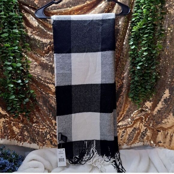 Steve Madden Scarf Buffalo Plaid - Picture 3 of 4